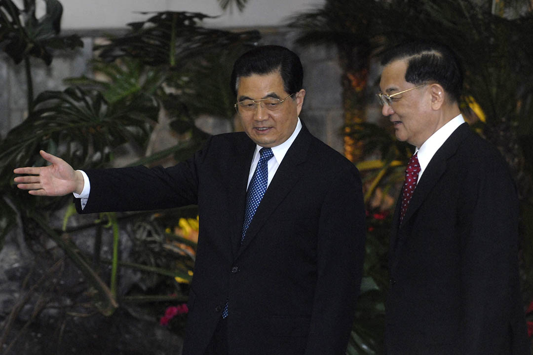 2008年4月29日,北京,時任中國國家主席胡錦濤接待到訪的國民黨榮譽主席連戰。攝:Minoru Iwasaki/GETTY