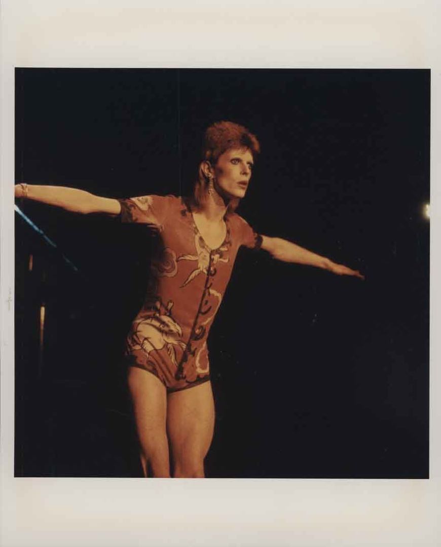 1973年 glam rock 年代妖里妖气的 Bowie。图片由作者提供