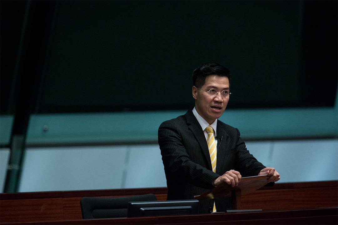 新民主同盟范国威于立法会会议发言。摄:卢翊铭/端传媒