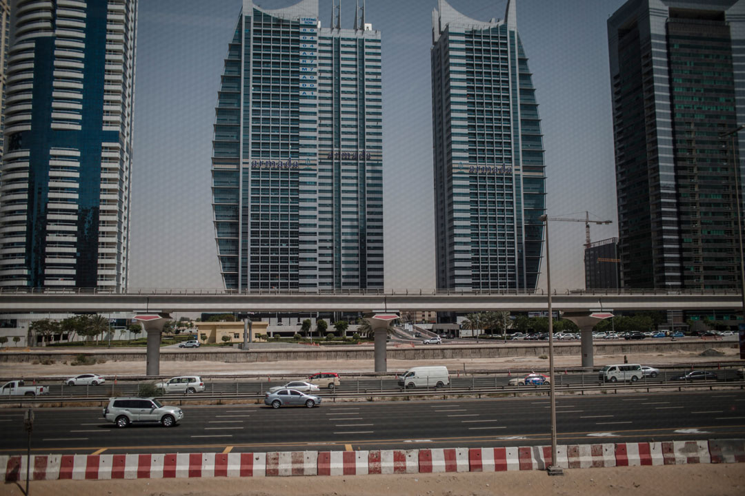 迪拜朱美拉棕榈岛（Palm Jumeirah）附近的建筑。摄: Laurence Tan