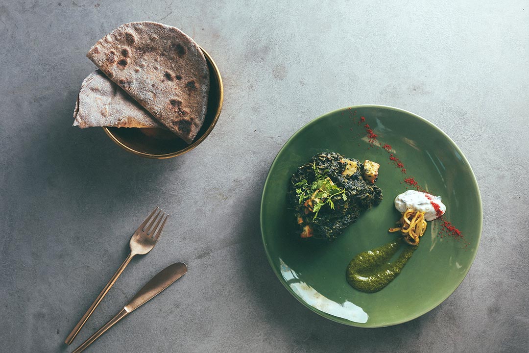 用本地菠菜造成印度傳統食品 Palak Paneer , Peggy 特別吩咐大廚不要參照傳統方法將菠菜碾碎,令食客可以咀嚼到本地菠菜的新鮮質感。攝:王嘉豪/端傳媒