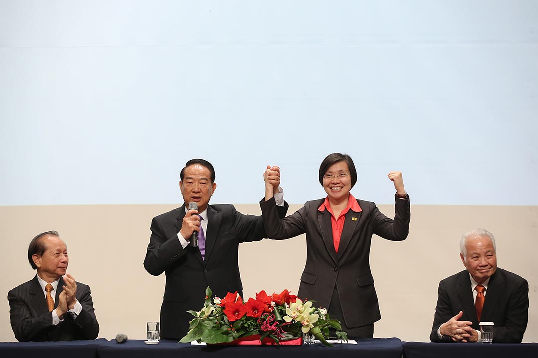 宋楚瑜公布副手是民國黨主席徐欣瑩。攝 : 張國耀/端傳媒