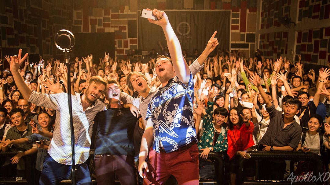 波蘭的樂隊 Jazzpospolita 在今年的 OCT-LOFT 國際爵士節上,與樂迷同歡。攝:陳木木