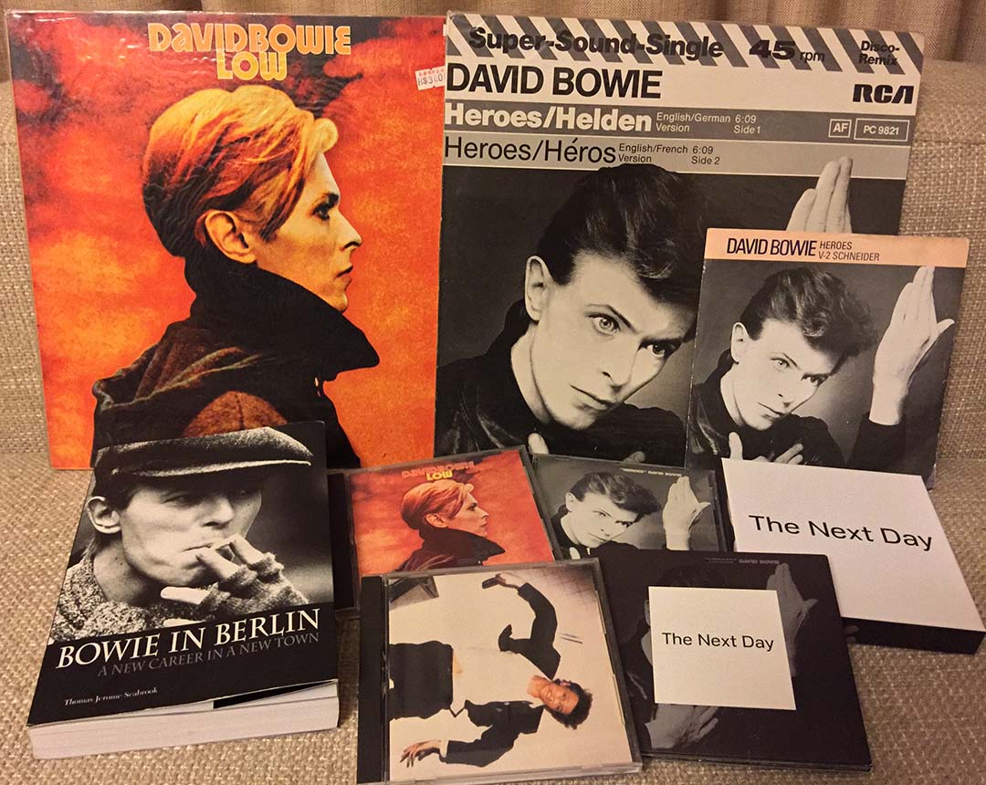 黄耀明私藏的有关 David Bowie 的唱片。图片由黄耀明提供