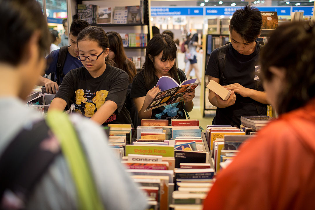 陳穎青:書展不能不賣書,不賣書就沒有出版社,沒有出版社就沒有書展,這是無法逃離的循環。攝:Billy H.C. Kwok/端傳媒