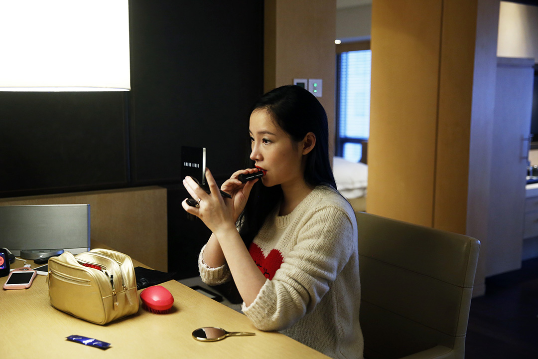 楊冰陽經常錄製美妝視頻，教女性網友如何化妝、打扮，受到粉絲追捧。攝：Wu Hao/端傳媒