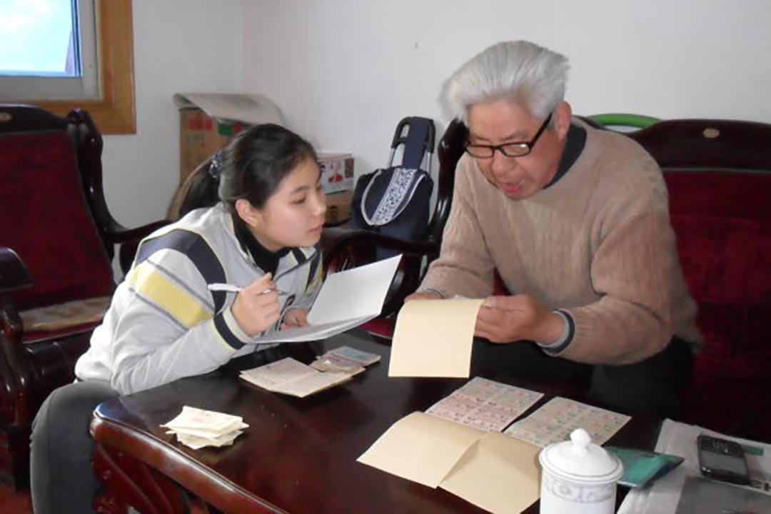 常州正衡中學學生杭燁以－小糧票中的大時代為題紀錄歷史。受訪者提供