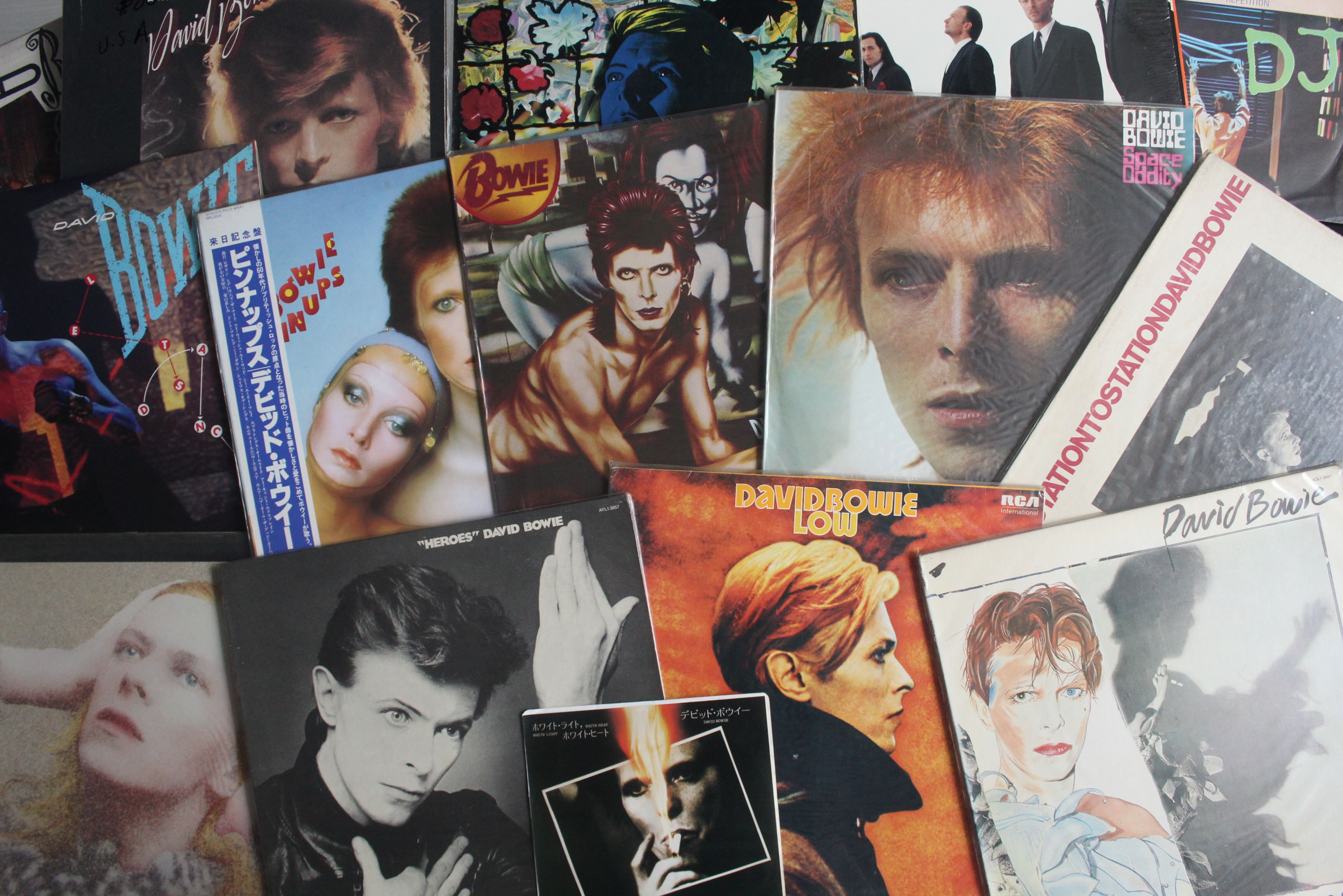 伴随我成长的 David Bowie 黑胶唱片,如今仍继续在我的唱盘上驰骋。图片由作者提供