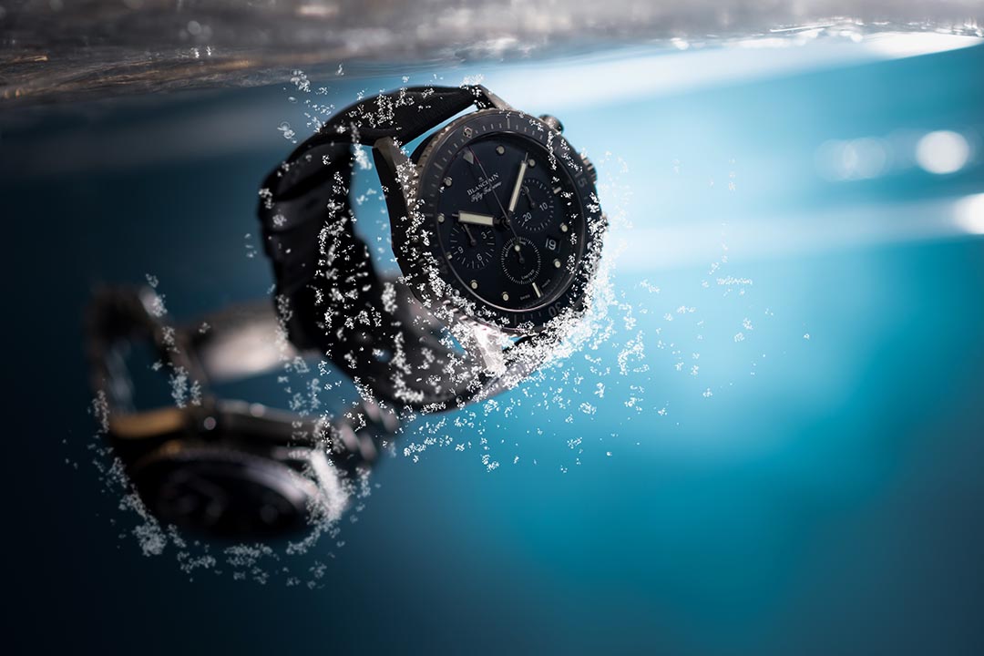 Blancpain 50 Fathoms Bathscape Chronograph Flyback
:海洋承諾特別版腕錶限量 250 枚,設有飛返計時功能。裝有密閉式計時按把,解決其他計時腕錶在潛水時需按下鎖定鈕而無法正常計時的限制。計時器亦加上飛返功能,簡化標準計時功能的三段式按壓。攝:Lit Ma/端傳媒