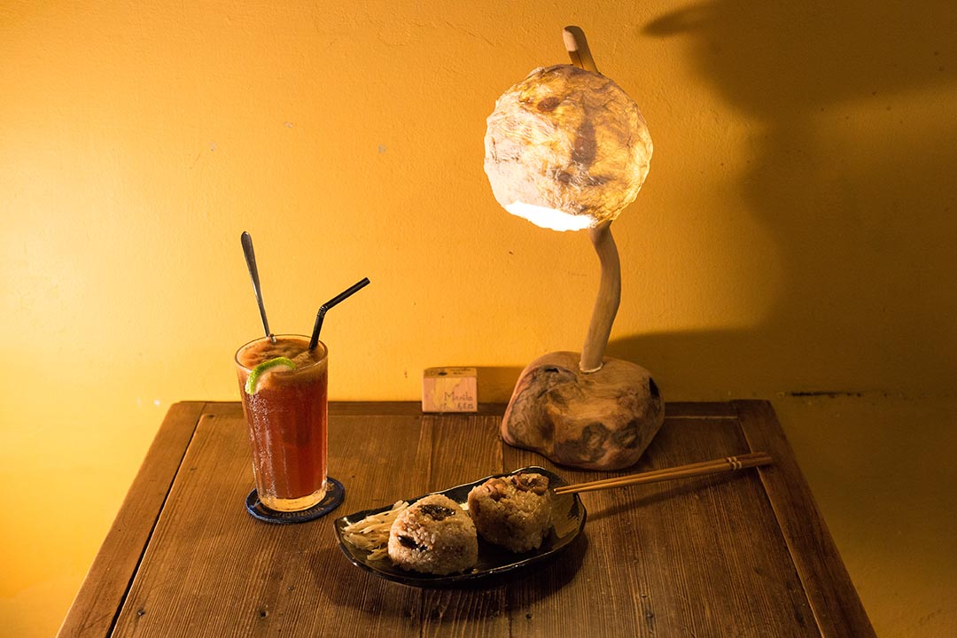 台式口味油飯配檸檬咖啡是店內招牌。攝:張國耀/端傳媒