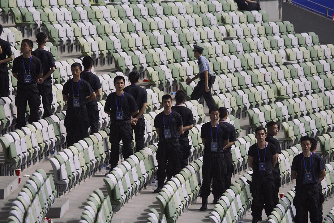 比赛后,场内保安。摄 : 叶家豪/端传媒